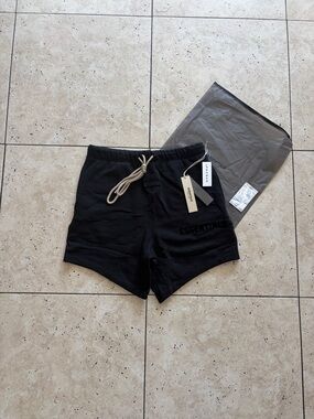 Fear Of God Jet Black Essential shorts (SS24)